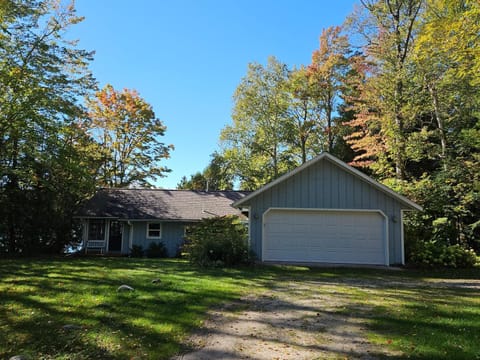 Shoreline Pines House in Michigan