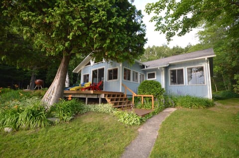 Shoreline Pines House in Michigan