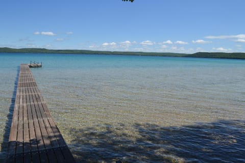 Orchard Oaks Cottage House in Glen Lake