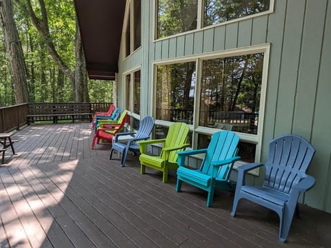 Orchard Oaks Cottage House in Glen Lake