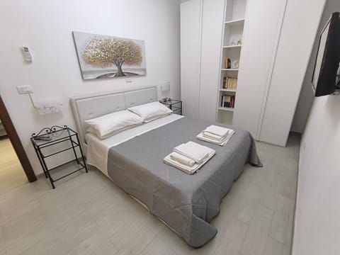 View (from property/room), Photo of the whole room, Bedroom, towels, wardrobe
