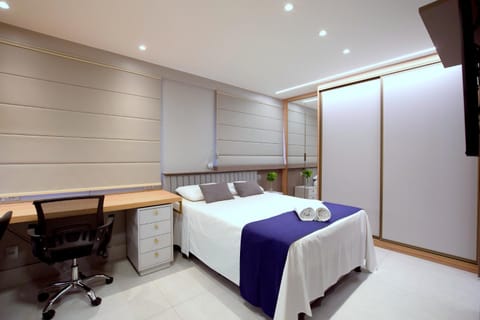 Bed, TV and multimedia, Photo of the whole room, wardrobe