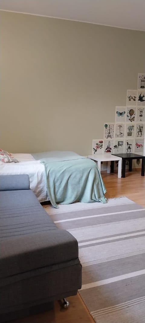 Bed, Seating area