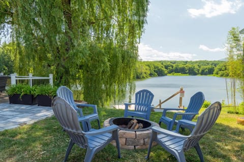 Lake view, fireplace