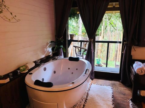 Hot Tub, Bath