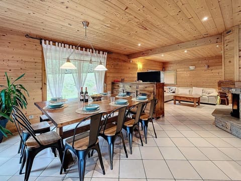 Chalet 4* chaleureux près des pistes avec parking et wifi pour 14 pers - FR-1-267-299 Chalet in Villarembert