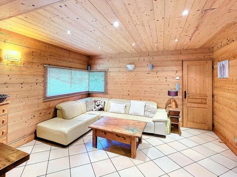 Chalet 4* chaleureux près des pistes avec parking et wifi pour 14 pers - FR-1-267-299 Chalet in Villarembert