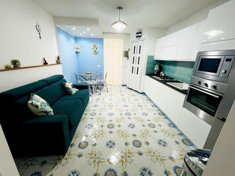 Kitchen or kitchenette, Living room, Dining area, oven, stove