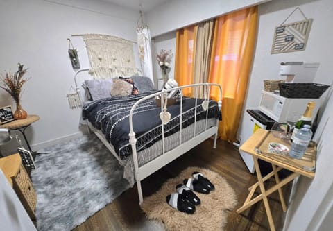 Cozy Boho Room at the Heart of Vancouver! Private Parking, Self Check-in & just 4 mins to Metrotown! Vacation rental in Burnaby