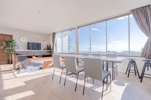Communal lounge/ TV room, Natural landscape, View (from property/room), Balcony/Terrace, Living room, Sea view