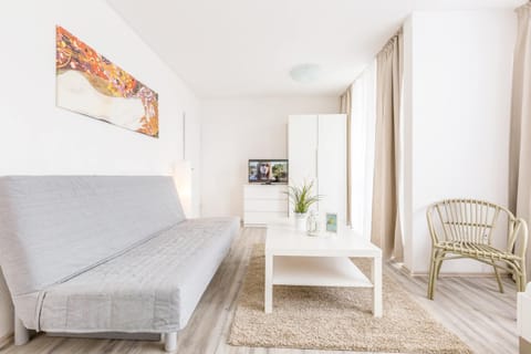 TV and multimedia, Photo of the whole room, Seating area