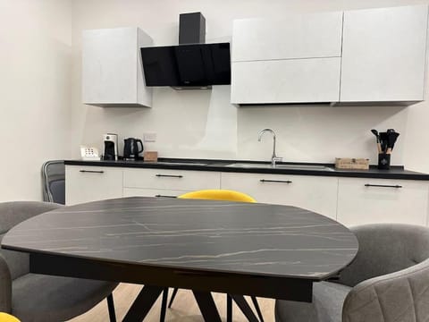 Kitchen or kitchenette, Living room, Seating area, Dining area, stove