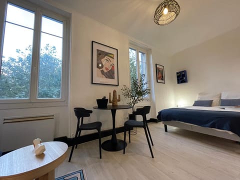 Living room, Photo of the whole room, Seating area, Bedroom