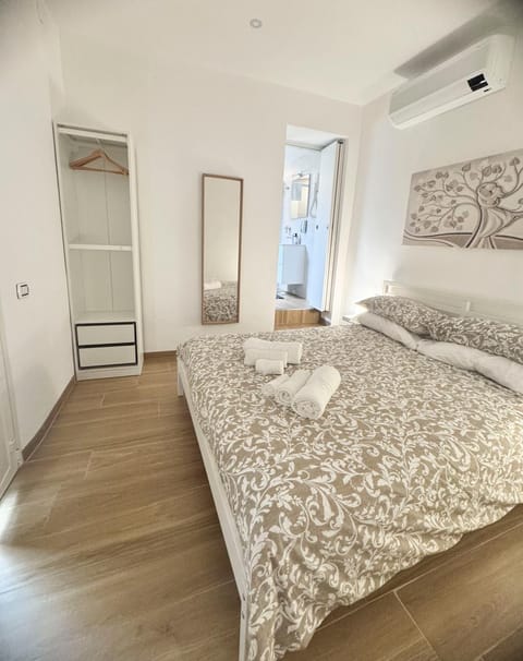 Bed, Photo of the whole room, Bedroom, furniture, air conditioner