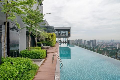 City view, Mountain view, Swimming pool