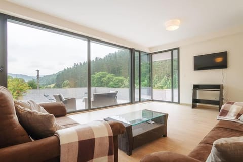 Natural landscape, TV and multimedia, Living room, Seating area, Mountain view