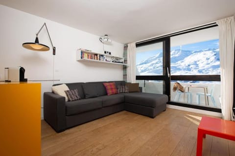 Natural landscape, Living room, Mountain view