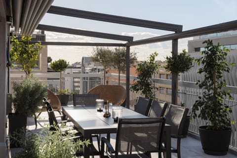 Day, View (from property/room), Balcony/Terrace, Seating area, Dining area