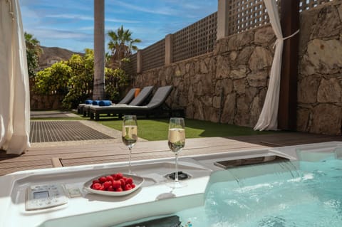 Hot Tub, sunbed