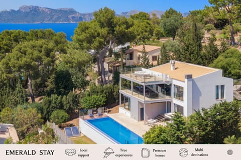 Property building, Sea view, Swimming pool