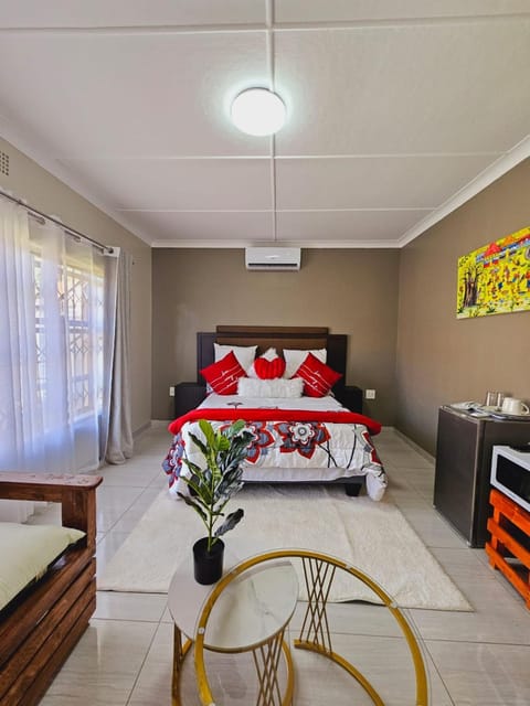 Bed, Photo of the whole room, Bedroom, air conditioner