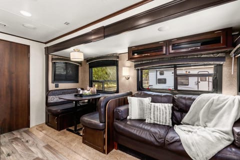 Pets Welcome Spacious RV Sleeps 7 + River Access Campground/ 
RV Resort in Canyon Lake