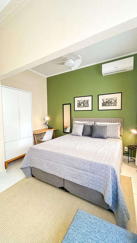 Photo of the whole room, Bedroom