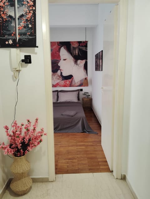 Tiny Japan Apartment in Volos