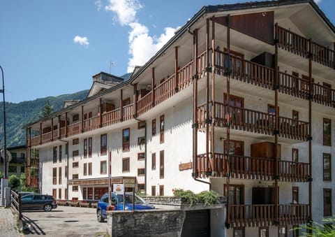 Mont Chétif Apartment - Courmayeur Center Apartment in Courmayeur