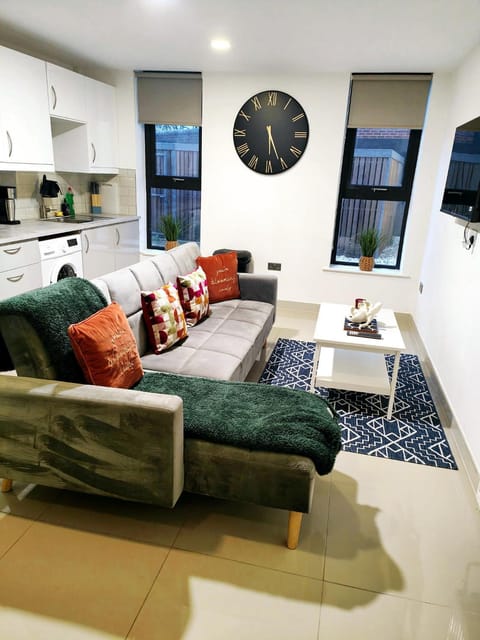 Luxurious 3 bed Ensuites & kitchenettes Nr LGI Hospital & Uni - Free 5G WIFI & Netflix Short Stays - Contractors Free Parking Apartment in Leeds