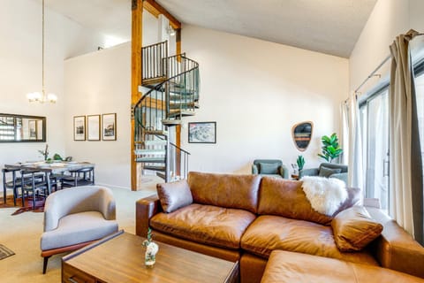 Walk to Lift Mtn-View Crested Butte Condo with Loft Apartment in Colorado