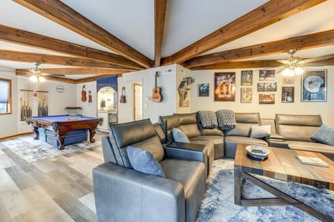 Near Lake Gaston Unique Home with Deck and Fire Pit! House in Bracey