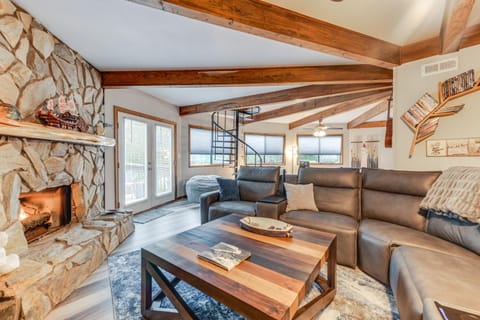 Near Lake Gaston Unique Home with Deck and Fire Pit! House in Bracey