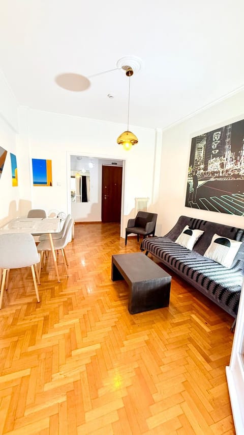 TV and multimedia, Living room, Seating area, Dining area, air conditioner