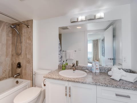 Coastal Charm - min 3-Day Stay Breathtaking Views with Work Desk by Victoria Prime! Apartment in Victoria