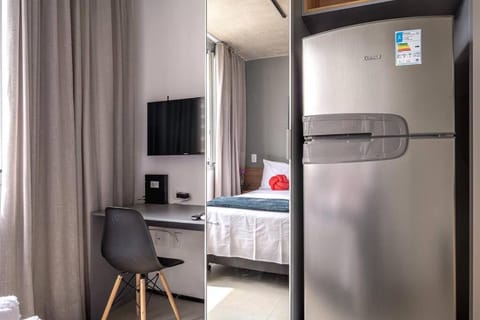 Bed, Kitchen or kitchenette, Seating area