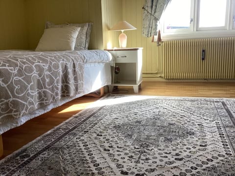 Angelas White House - single room Bed and Breakfast in Lofoten