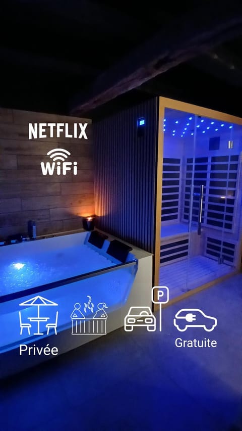 Hot Tub, Sauna