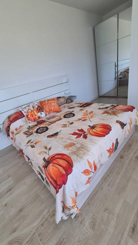 Bedroom, Autumn