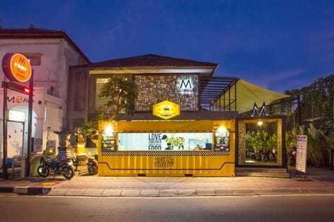 Property building, Facade/entrance, Property logo or sign, Decorative detail, Logo/Certificate/Sign, Text overlay