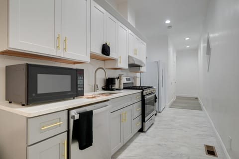 Walk to Churchill Downs Central Louisville Home! House in Louisville