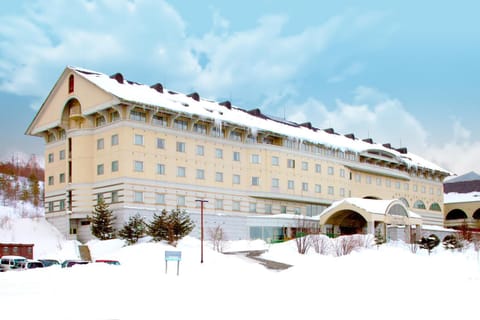 Property building, Facade/entrance, Winter