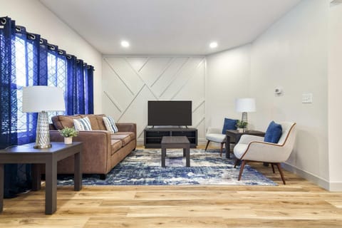 Timeless Beautiful Milwaukee Home Walking Distance to Downtown House in Milwaukee