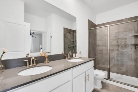 Brand New House Private Lake View 3009 Protagonist home House in Kissimmee