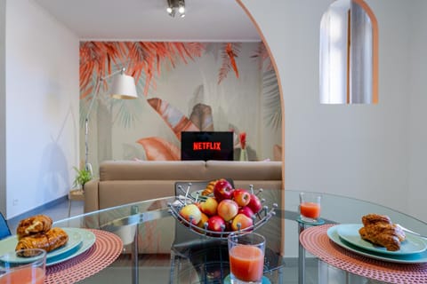 Living room, Seating area, Dining area, air conditioner