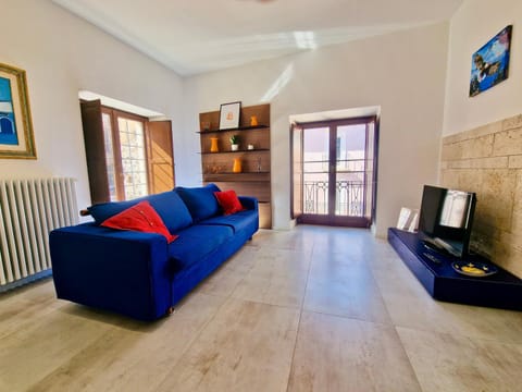 Living room, Seating area, Evening entertainment