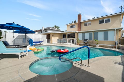 Hot Tub, Swimming pool