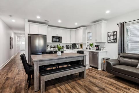 Luxury NOLA 6 Bedroom Oasis Apartment in New Orleans