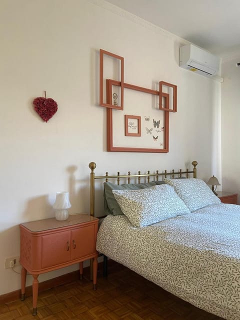 Bed, Photo of the whole room, Bedroom, air conditioner