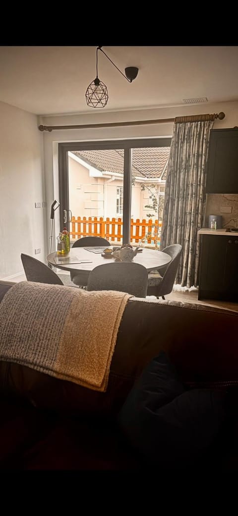 Peaceful, relaxing and warm 2-bedroom, sleeps 4, self-catering Galtee Mountain Lodge - for Mitchelstown, Cahir, Cashel and Cork, 1hr drive from 4 cities Apartment in County Waterford